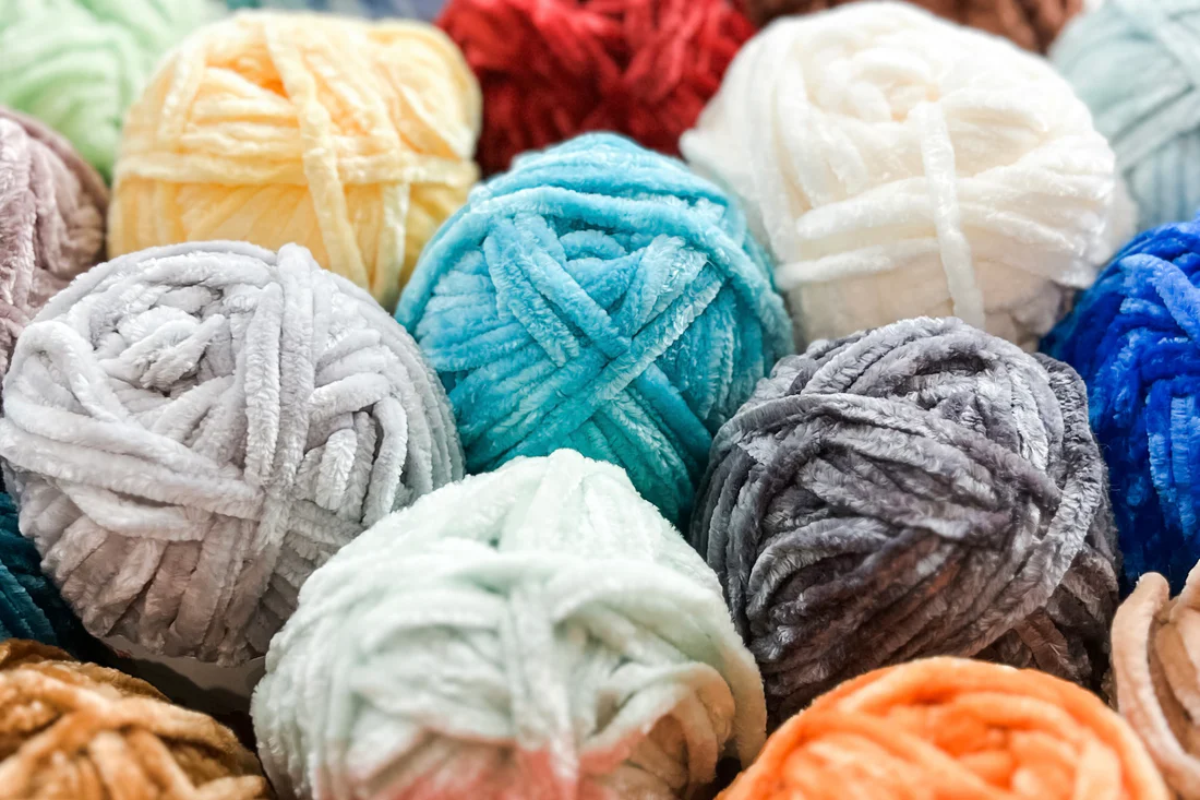 Chenille : guide simple pour reconnaître, comprendre et protéger ces petites créatures