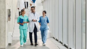 Pourquoi choisir une solution interimaire santé pour les travailleurs temporaires ?