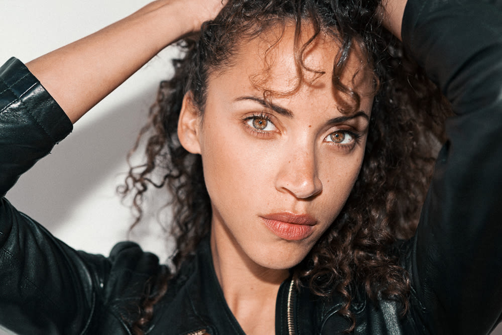 Noémie Lenoir : Parcours, Carrière et Vie de l’Icône Française de la Mode