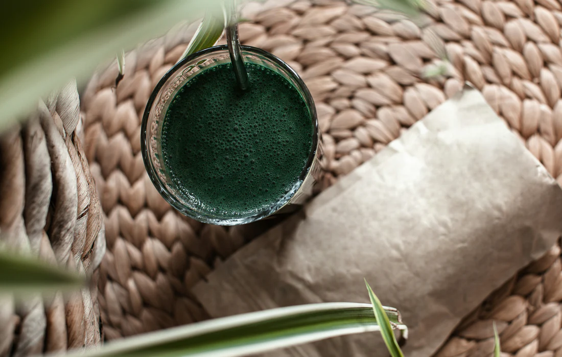 Spiruline Bienfaits : Découvrez le Guide Complet de ce Super-Aliment