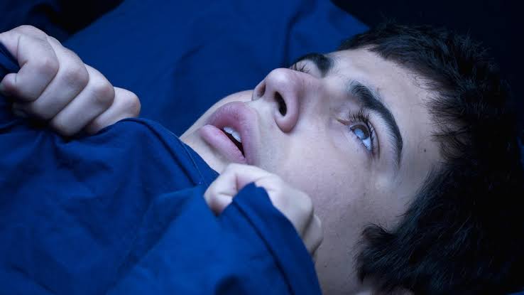 Paralysie du Sommeil : Causes, Symptômes et Conseils Pratiques